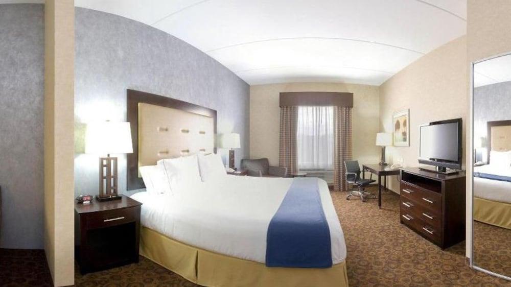 Holiday Inn Express Hotel & Suites Byram By Ihg Экстерьер фото