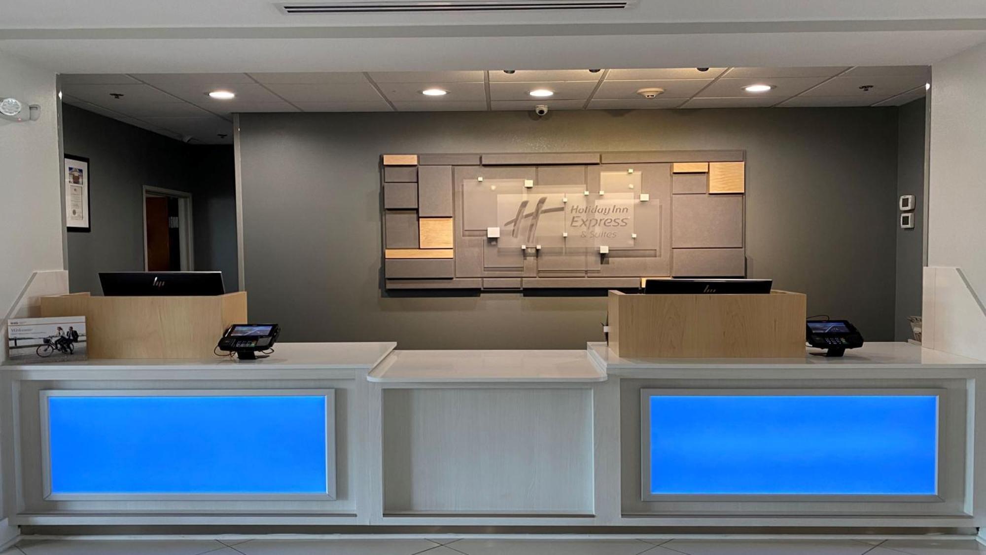 Holiday Inn Express Hotel & Suites Byram By Ihg Экстерьер фото