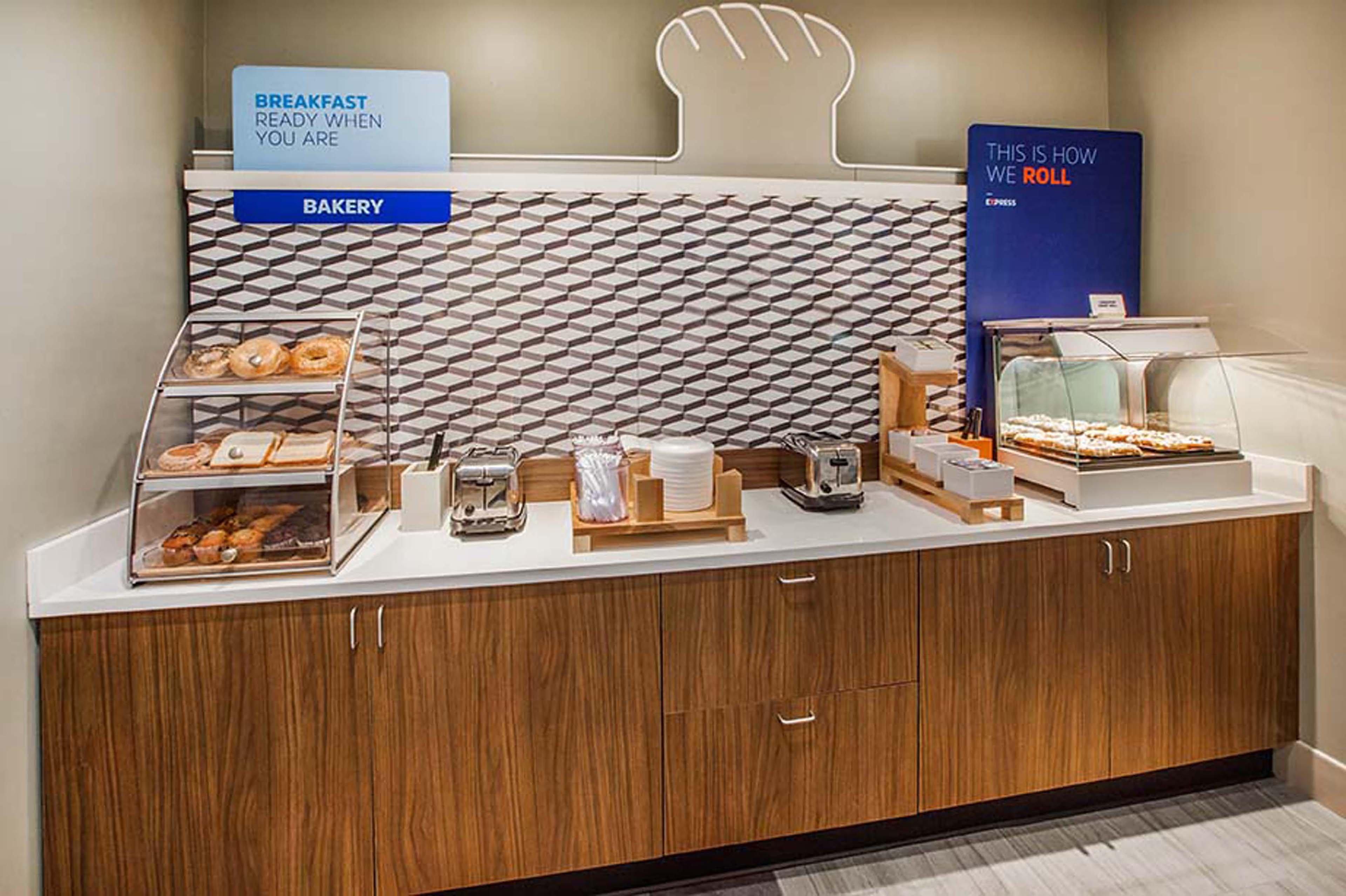 Holiday Inn Express Hotel & Suites Byram By Ihg Экстерьер фото