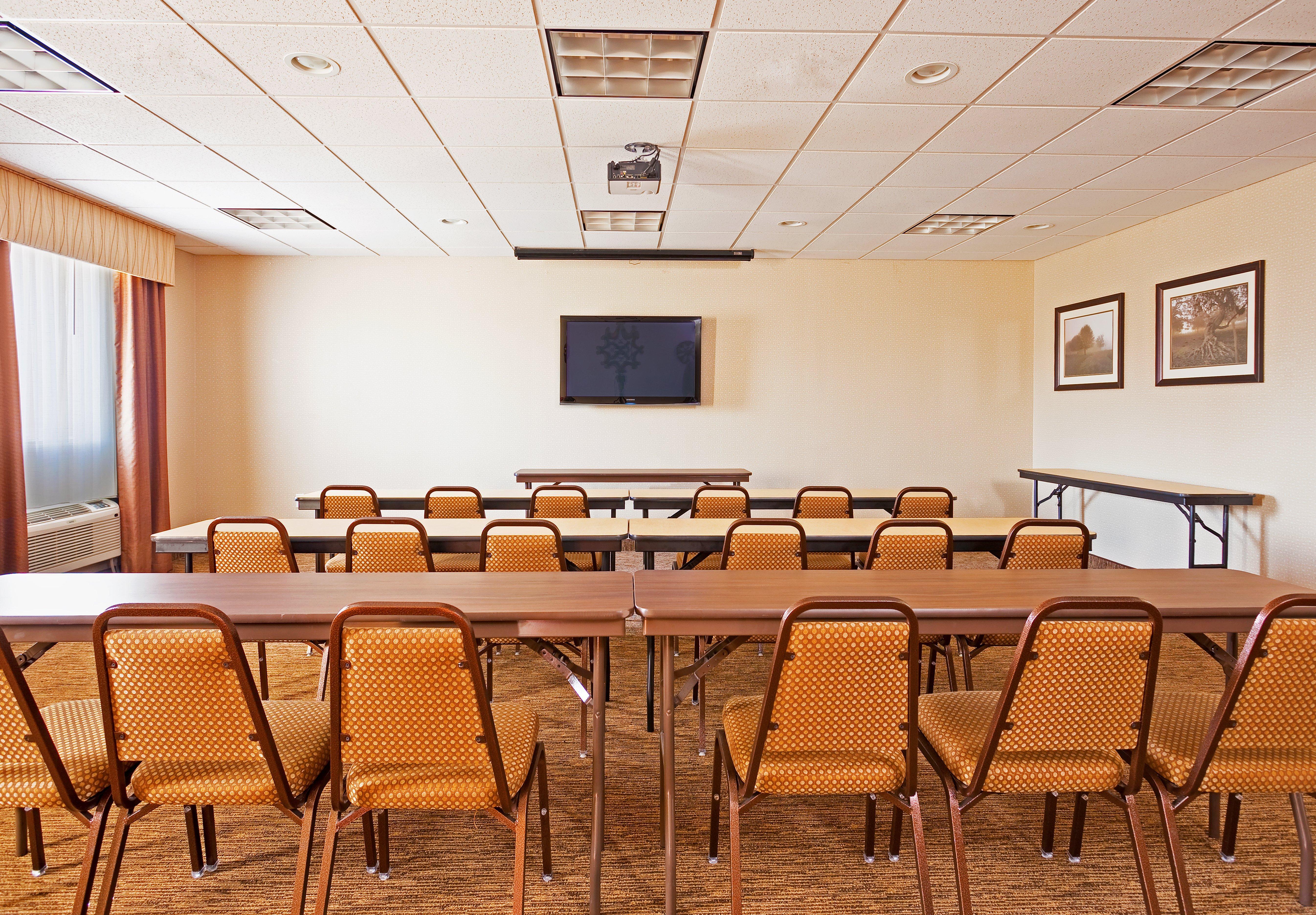 Holiday Inn Express Hotel & Suites Byram By Ihg Экстерьер фото