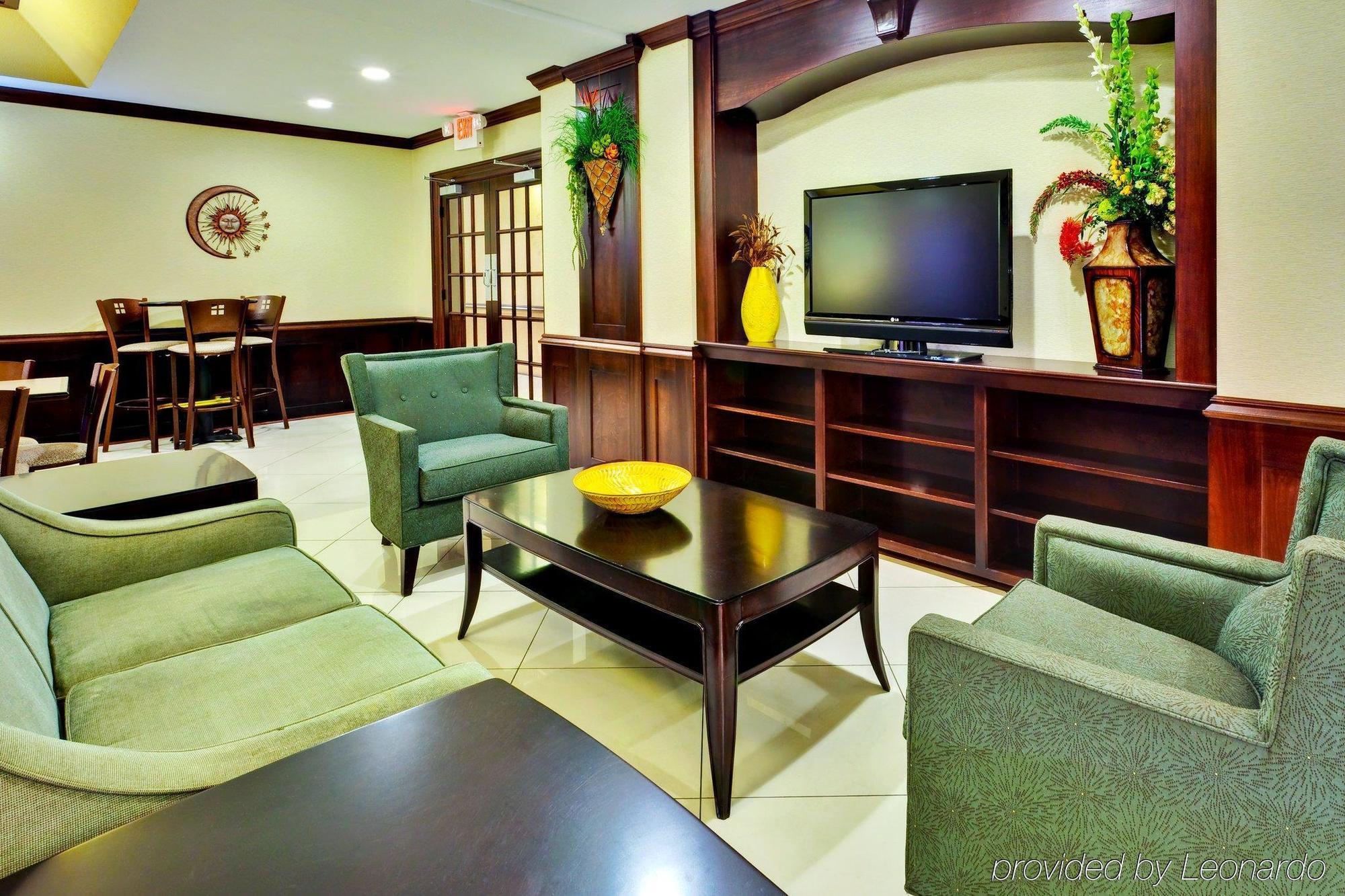 Holiday Inn Express Hotel & Suites Byram By Ihg Интерьер фото