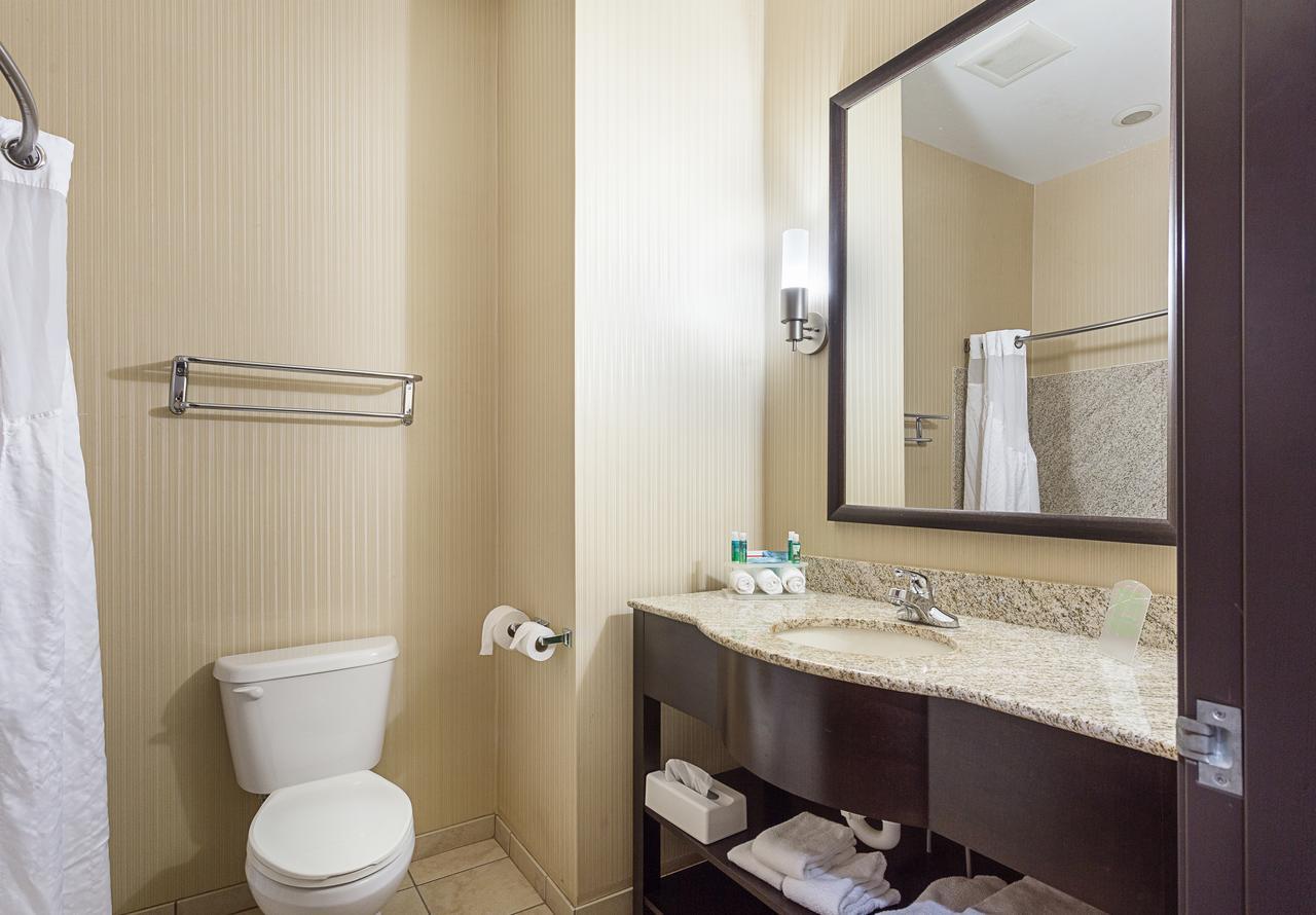 Holiday Inn Express Hotel & Suites Byram By Ihg Экстерьер фото