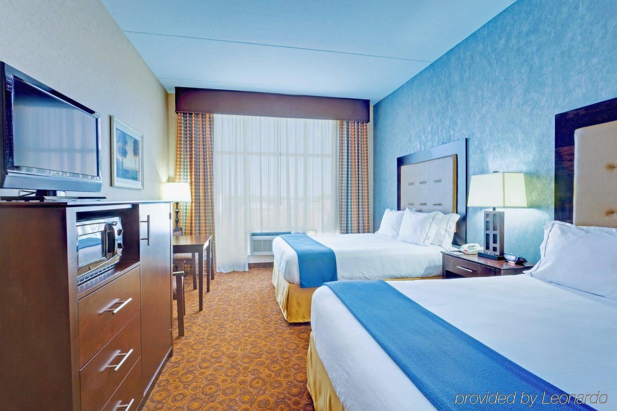 Holiday Inn Express Hotel & Suites Byram By Ihg Номер фото