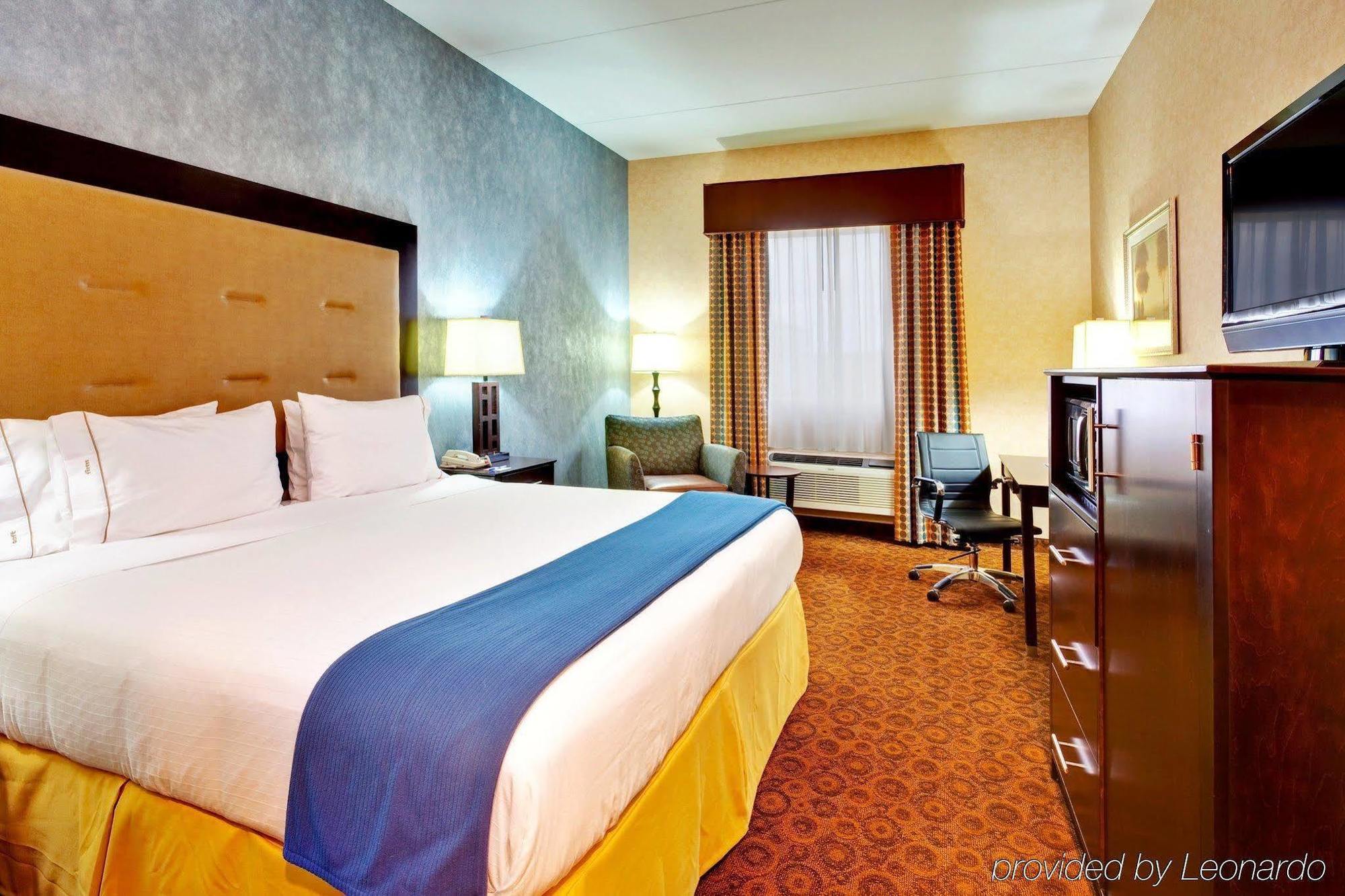 Holiday Inn Express Hotel & Suites Byram By Ihg Экстерьер фото