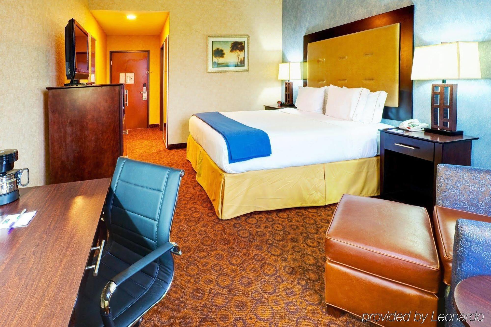 Holiday Inn Express Hotel & Suites Byram By Ihg Экстерьер фото