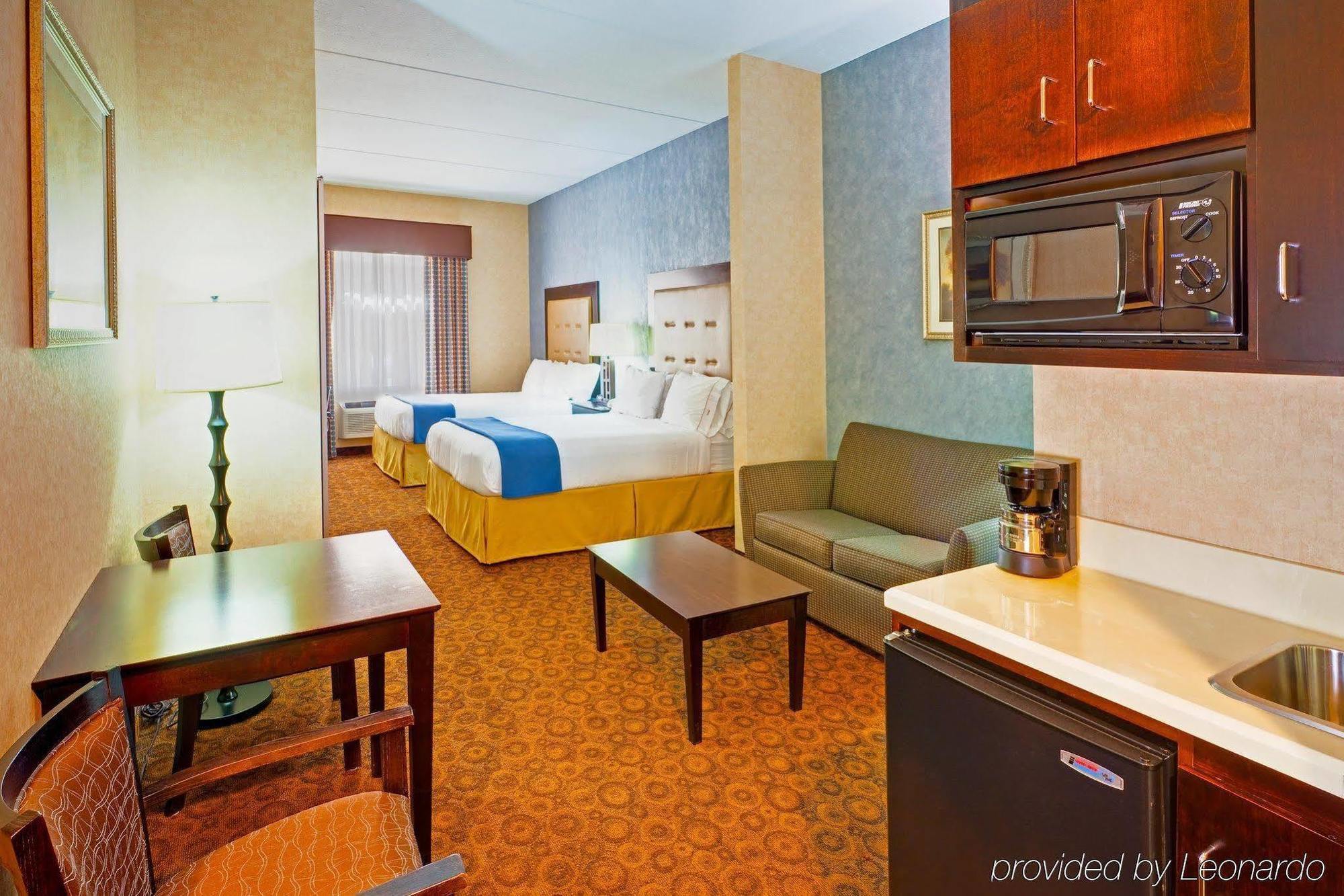 Holiday Inn Express Hotel & Suites Byram By Ihg Номер фото