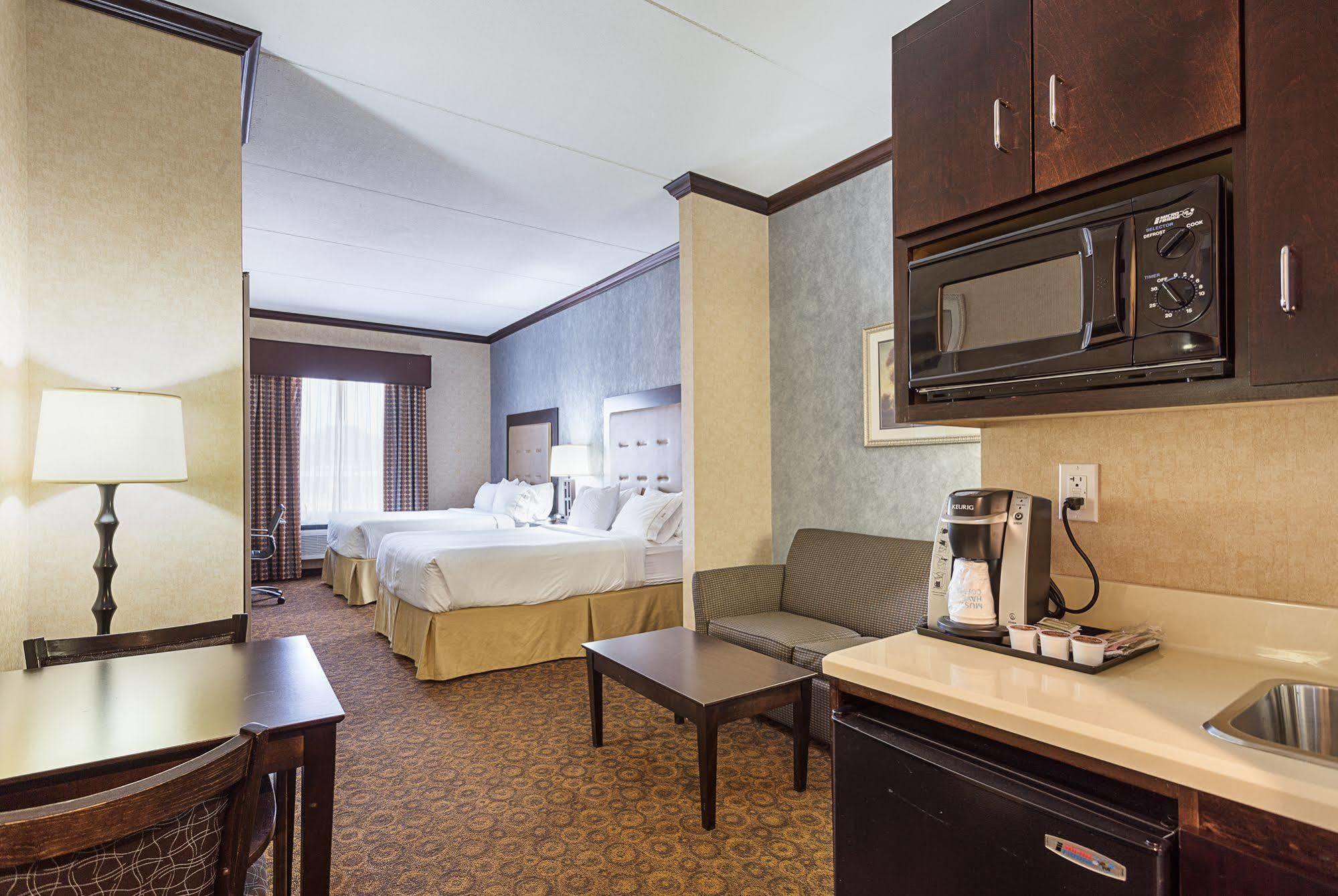 Holiday Inn Express Hotel & Suites Byram By Ihg Экстерьер фото